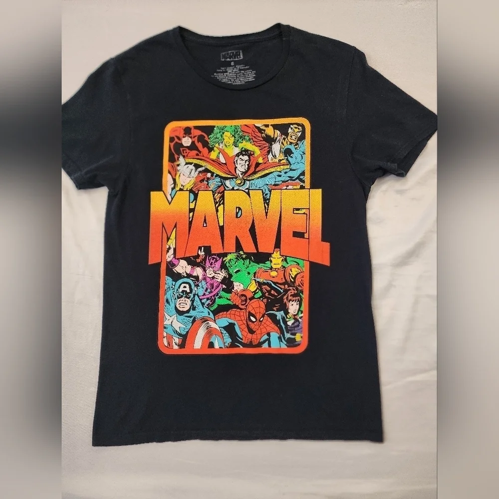 Marvel Men's Black and Multicolored Avengers Graphic T-Shirt, sz SM